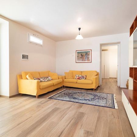 Rossella House Apartment Mola di Bari Bagian luar foto