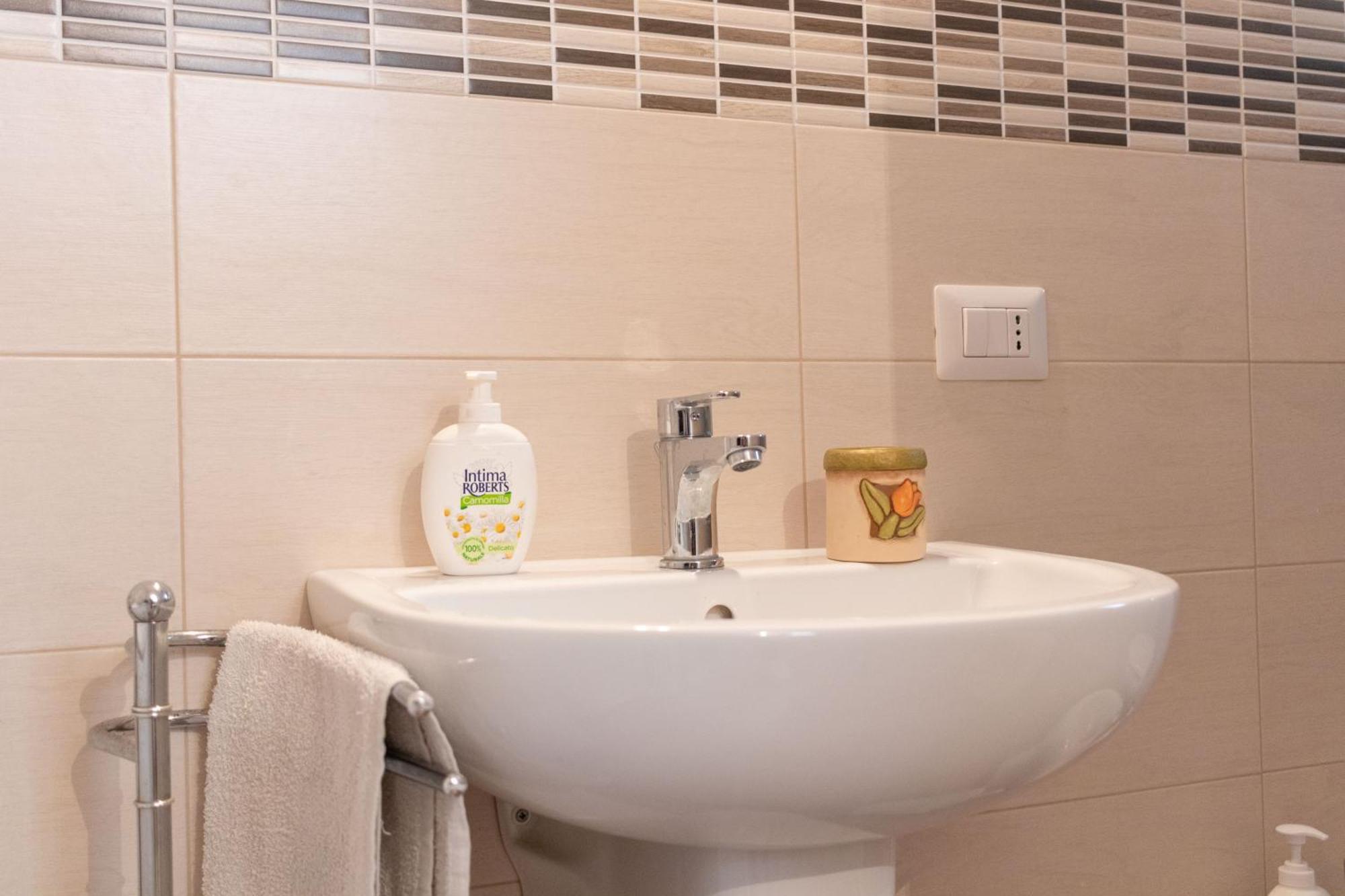 Rossella House Apartment Mola di Bari Bagian luar foto